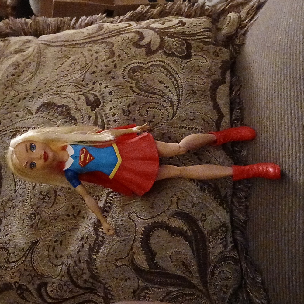 SUPERGIRL AND TRANSFORMING BUS - Picture 4 of 16